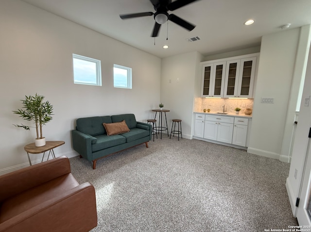 living room featuring a ceiling fan, recessed lighting, visible vents, and baseboards