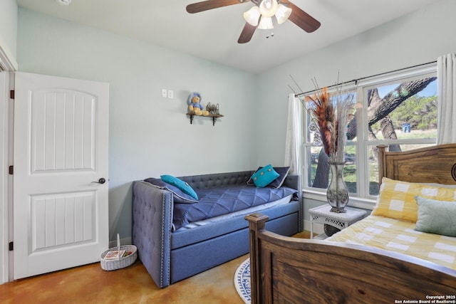 bedroom with ceiling fan