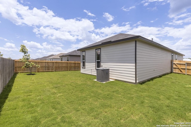 449 Horizon Pl, Seguin, TX 78155 - back of property with central AC