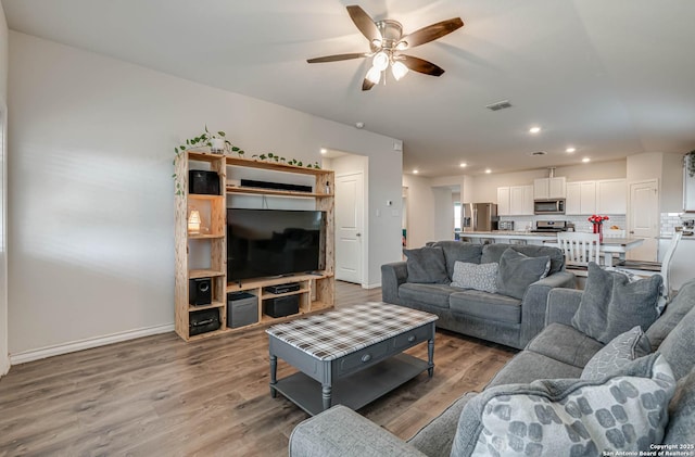 living area featuring ceiling fan, recessed lighting, visible vents, baseboards, and light wood-type flooring