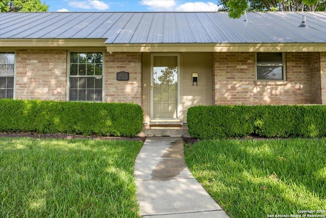 6822 Moss Oak, San Antonio, TX 78229 - view of exterior entry with metal roof and brick siding