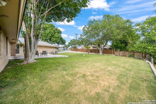 6822 Moss Oak, San Antonio, TX 78229 - view of yard with a patio area