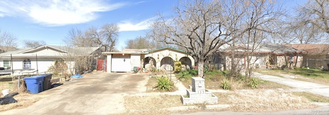 view of front of property with driveway