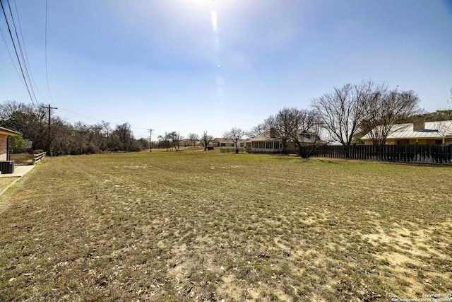 Listing photo 2 for 2009 Woodway Ct, Fredericksburg TX 78624