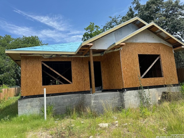 view of front of house with an outdoor structure and an exterior structure