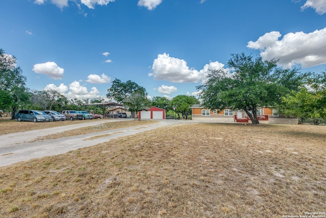 view of yard with a detached garage