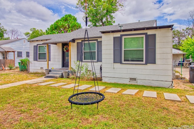 view of front facade featuring roof with shingles, a front lawn, crawl space, and fence