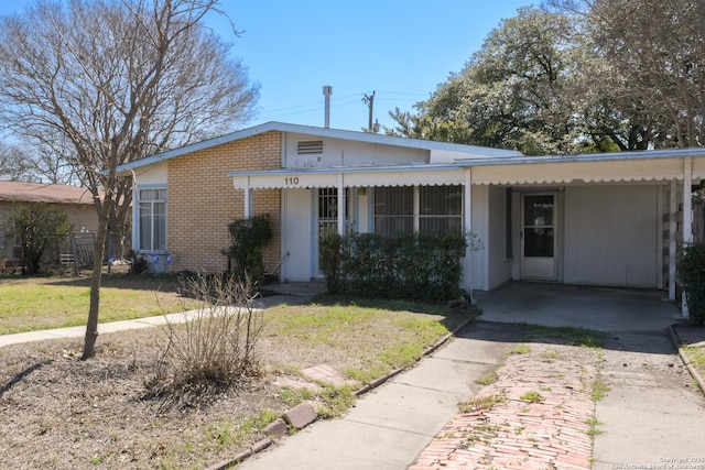 view of front of home with brick siding and a front yard