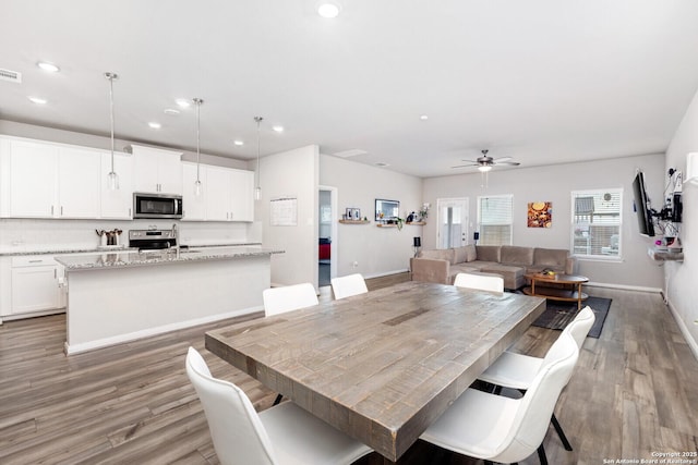 dining space with recessed lighting, wood finished floors, visible vents, baseboards, and a ceiling fan