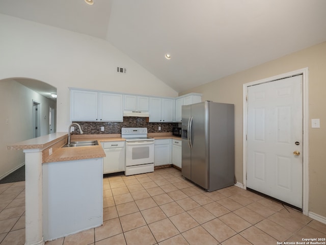 kitchen featuring under cabinet range hood, a peninsula, a sink, stainless steel refrigerator with ice dispenser, and white range with electric stovetop