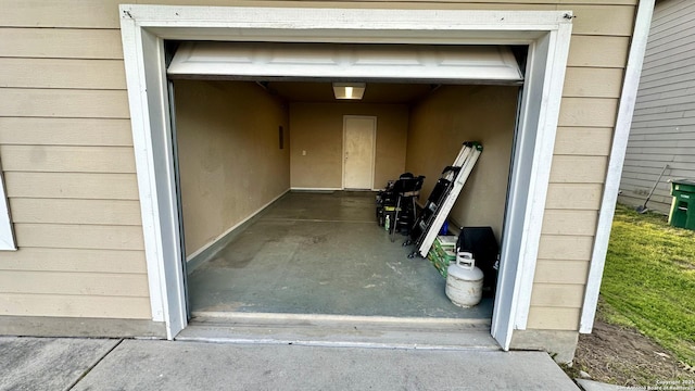 915 Ridingate Farm, San Antonio, TX 78228 - view of garage