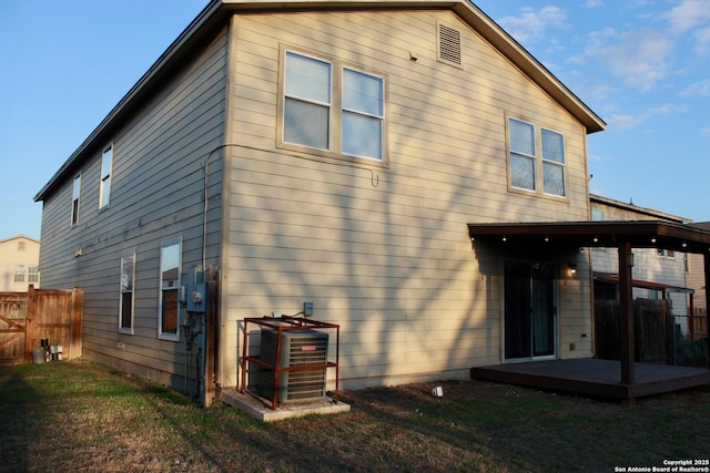915 Ridingate Farm, San Antonio, TX 78228 - rear view of property featuring central AC unit, fence, and a yard