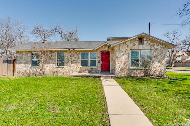 view of front of house featuring a front yard and fence