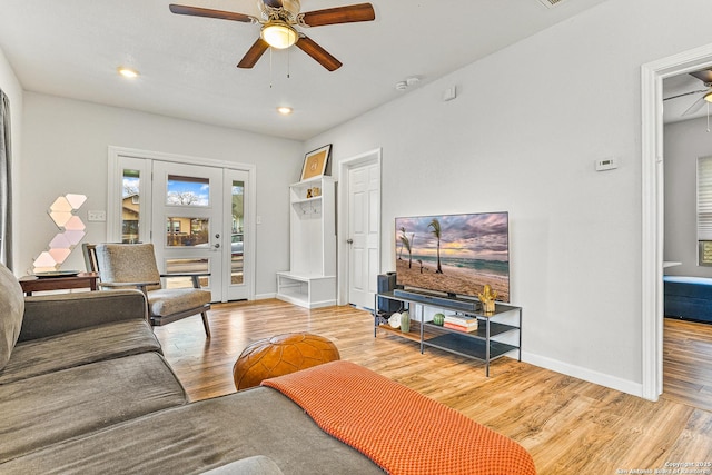 living room featuring recessed lighting, wood finished floors, a ceiling fan, and baseboards