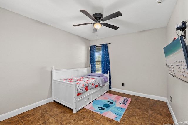 bedroom with baseboards and a ceiling fan