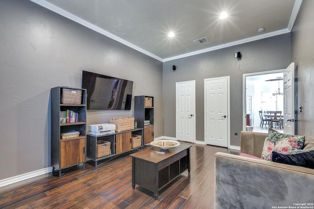 living area with baseboards, visible vents, dark wood-type flooring, and ornamental molding