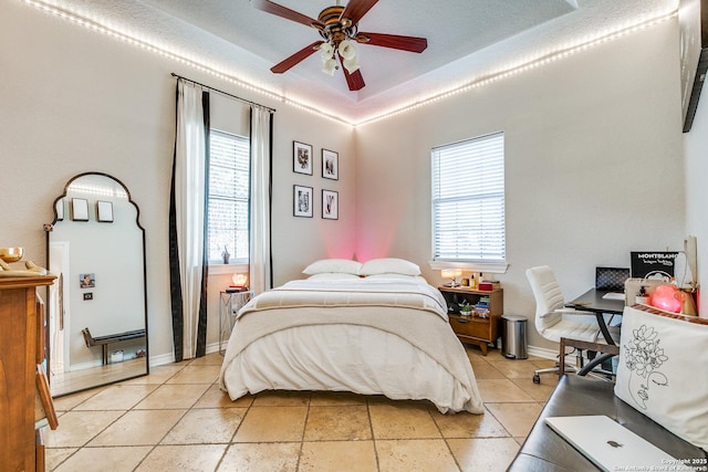 bedroom with ceiling fan and baseboards