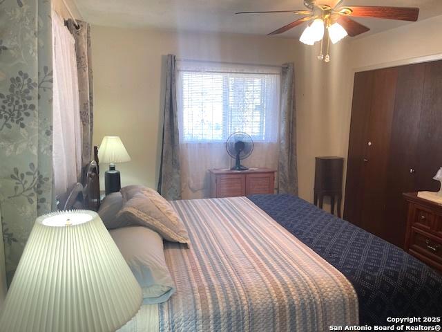 bedroom featuring ceiling fan