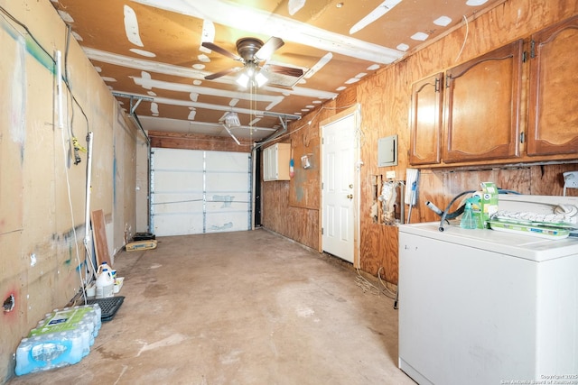 garage with a ceiling fan and washer / clothes dryer