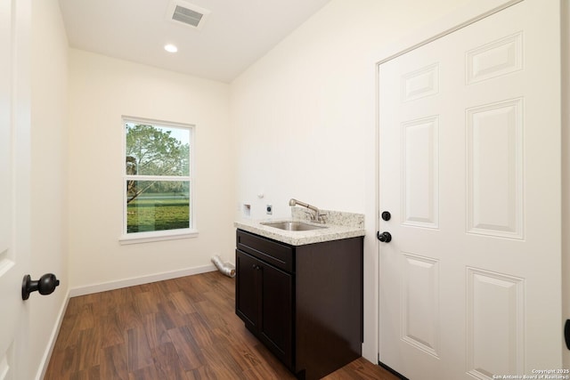 laundry room with hookup for a washing machine, a sink, visible vents, baseboards, and cabinet space