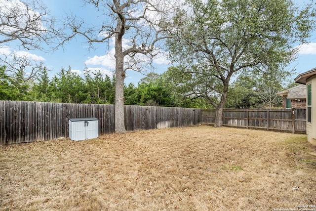 view of yard featuring a fenced backyard