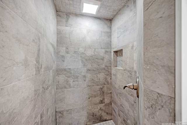 full bathroom featuring tiled shower