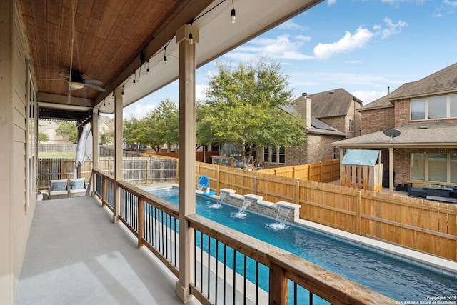 balcony with a patio area and a ceiling fan