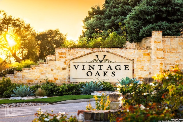 view of community / neighborhood sign