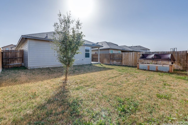 view of yard featuring a fenced backyard