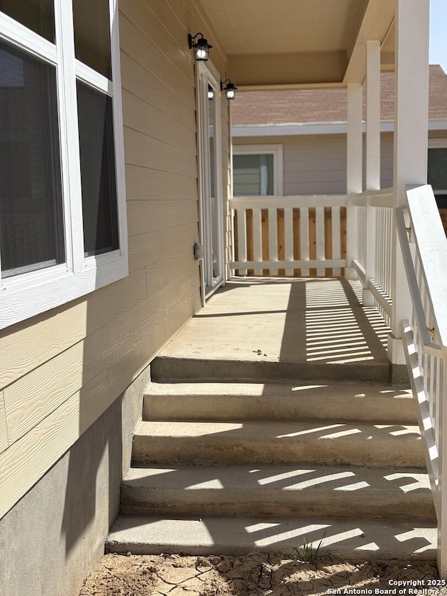 entrance to property featuring a porch