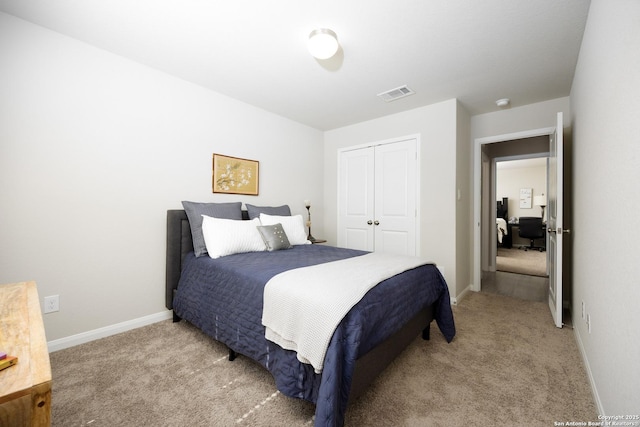 bedroom featuring a closet, visible vents, baseboards, and carpet flooring