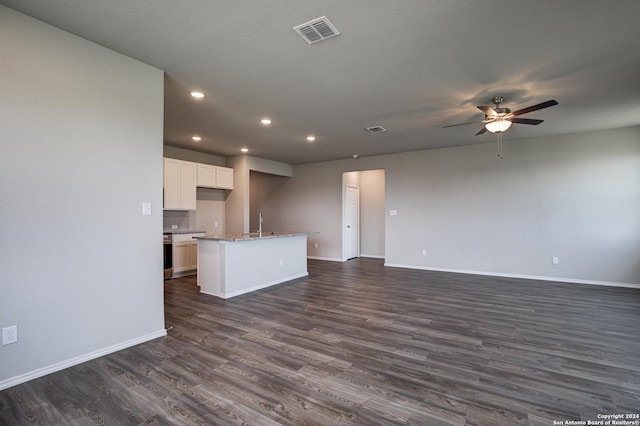 unfurnished living room featuring recessed lighting, visible vents, dark wood-type flooring, a ceiling fan, and baseboards