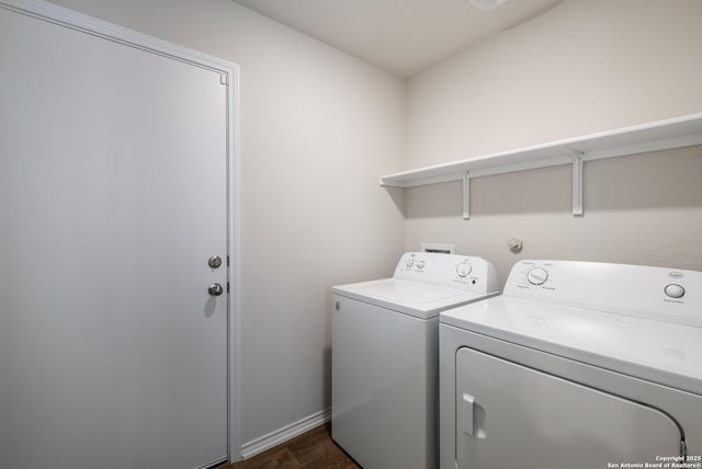 laundry room featuring laundry area, baseboards, independent washer and dryer, and dark wood-style flooring