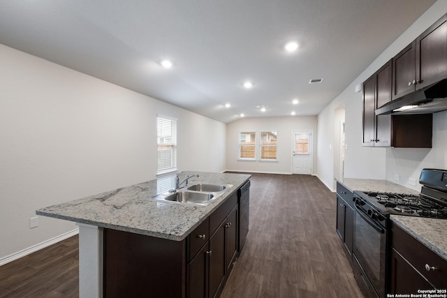 kitchen with dark wood-style flooring, visible vents, dark brown cabinetry, a sink, and black appliances