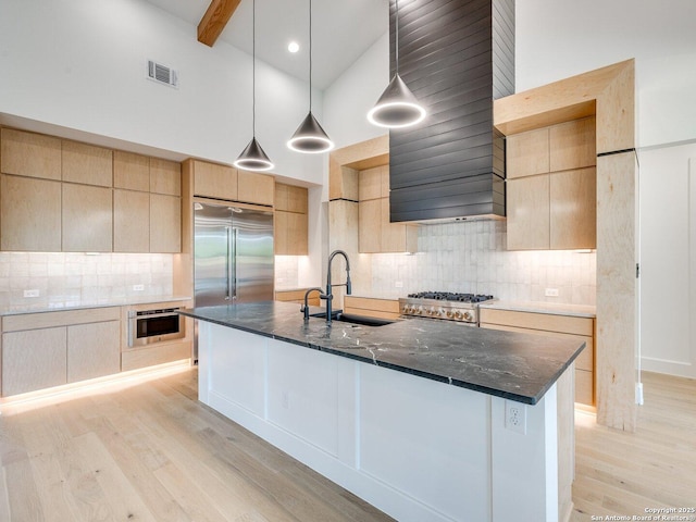 116 Chama Dr, Boerne, TX 78006 - kitchen with visible vents, stainless steel appliances, light wood finished floors, a sink, and light brown cabinetry