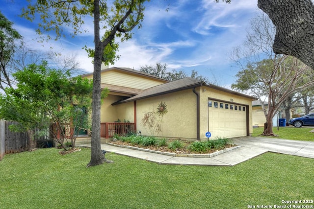 view of front facade featuring driveway, a front lawn, and stucco siding