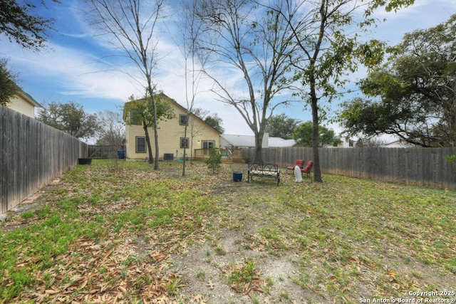 view of yard featuring a fenced backyard