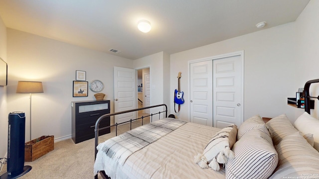 bedroom featuring light carpet, baseboards, visible vents, and a closet