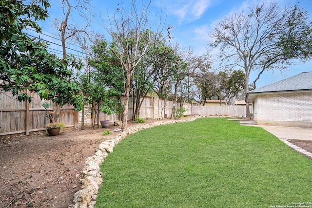 view of yard featuring a fenced backyard