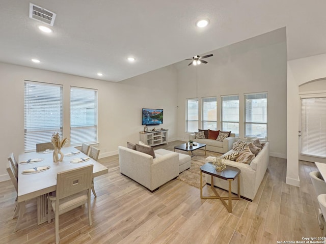 living room with light wood finished floors, baseboards, visible vents, and recessed lighting