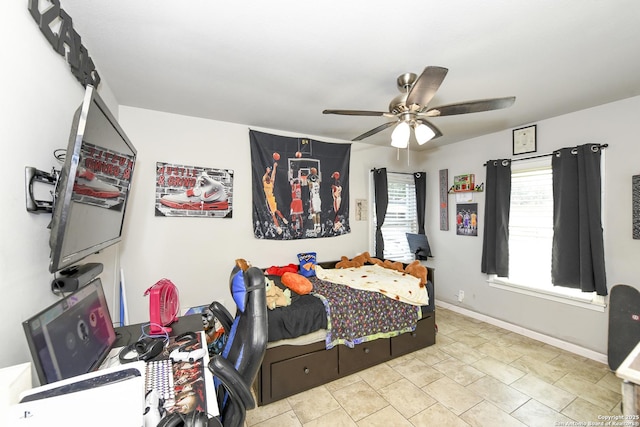 bedroom with ceiling fan and baseboards