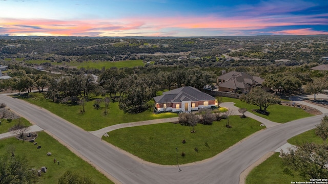 birds eye view of property featuring a forest view