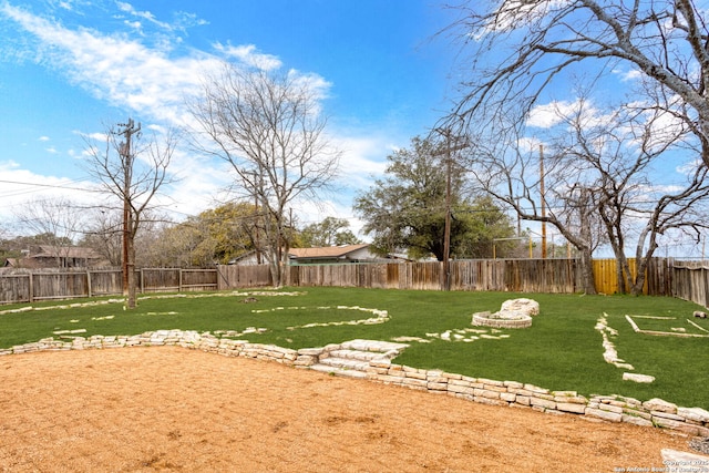 view of yard featuring a fenced backyard