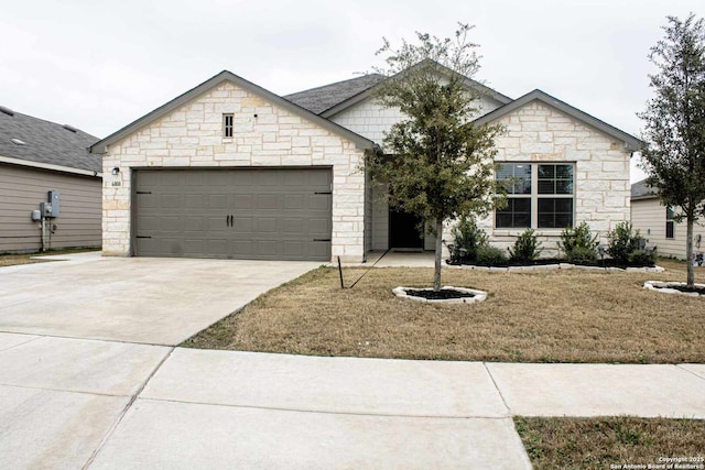 view of front of house with a garage and driveway