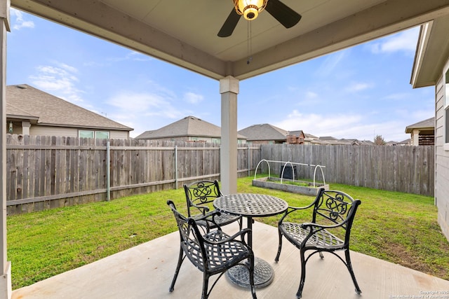 view of patio featuring a fenced backyard and ceiling fan