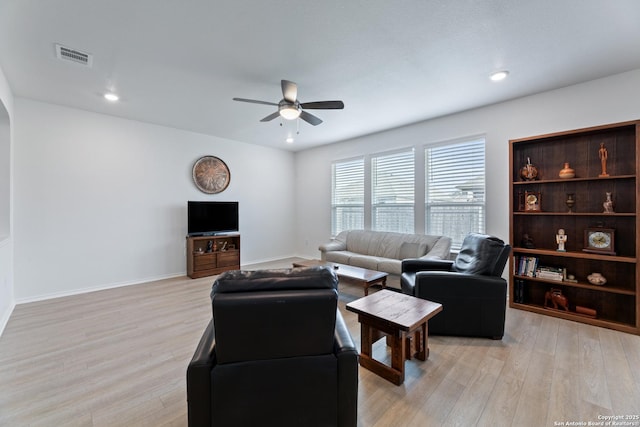 living area with ceiling fan, recessed lighting, visible vents, baseboards, and light wood-type flooring