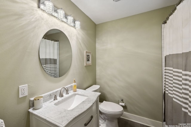 bathroom featuring toilet, a shower with shower curtain, and vanity