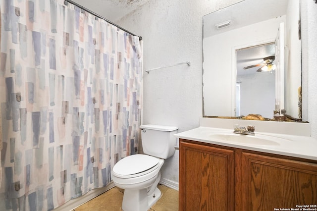 full bath with curtained shower, visible vents, toilet, a ceiling fan, and vanity