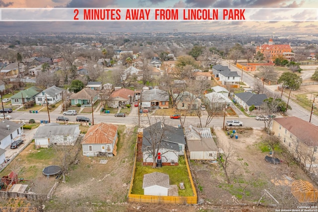 birds eye view of property featuring a residential view