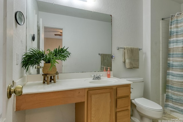 full bath with curtained shower, toilet, and vanity